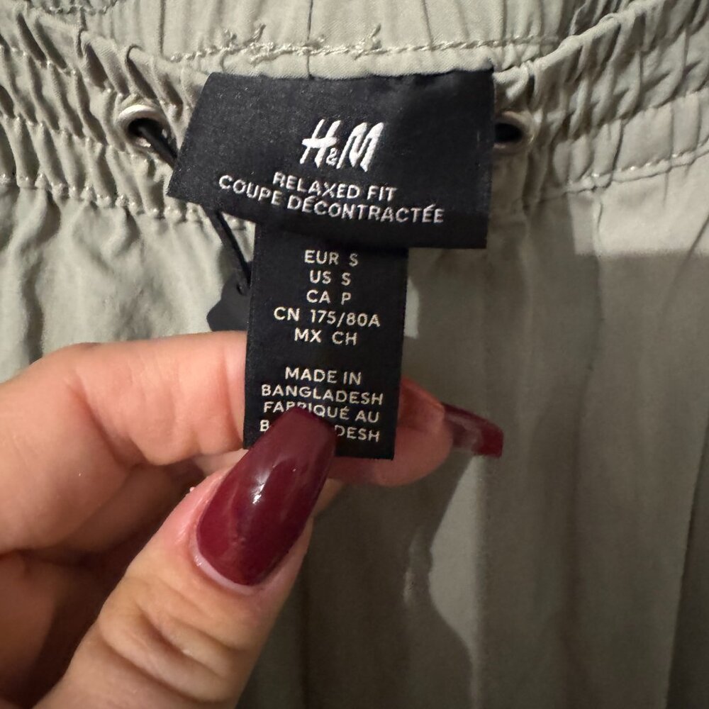 Like New Mens H&M Cargo Pants Lightweight Gray Green Small - Picture 2 of 3